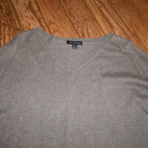 Women's Silk & Cashmere Blend V-Neck Sweater - Picture 2 of 2